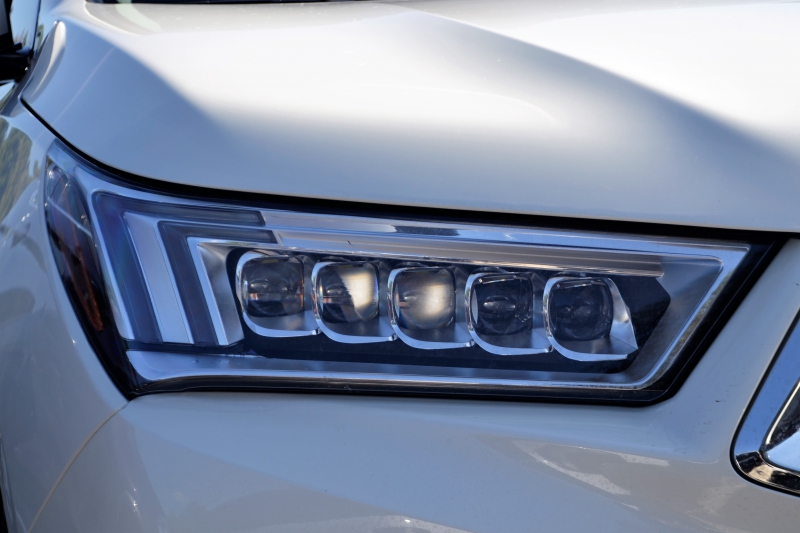 automobile-LA FARLEDE-min_acura-headlamp-2834131